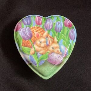 Vintage Easter Bunnies And Tulips Plastic Container